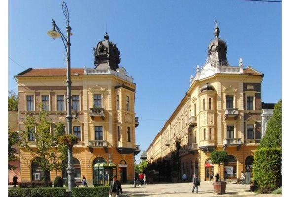 Ella Apartman Debrecen Exterior foto